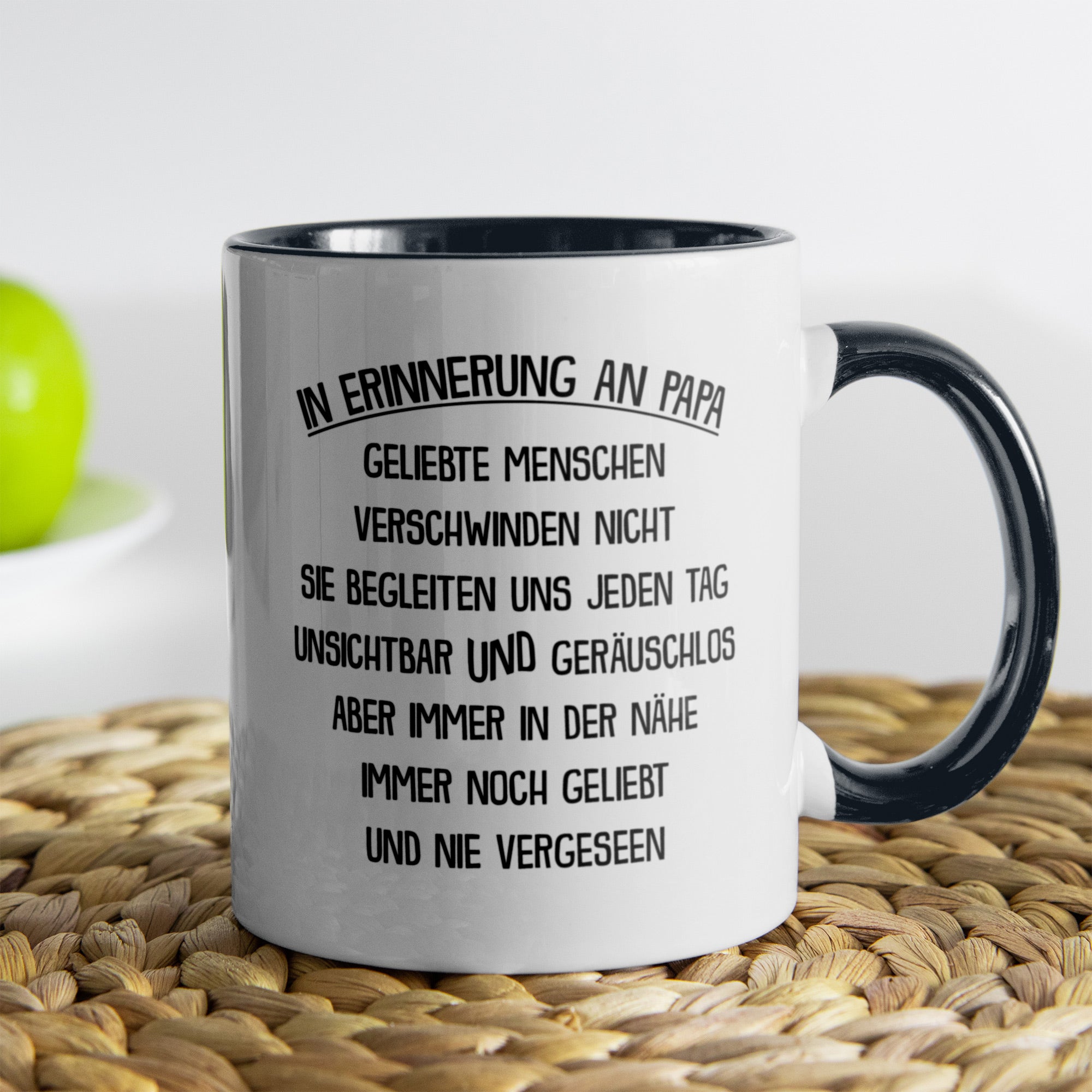 22Feels® Geschenk zum Andenken - Tasse mit Spruch: In Erinnerung An Papa (Weiss-Schwarz, 320ml)-TwoTone Tasse Weiss-Schwarz 320ml-22Feels