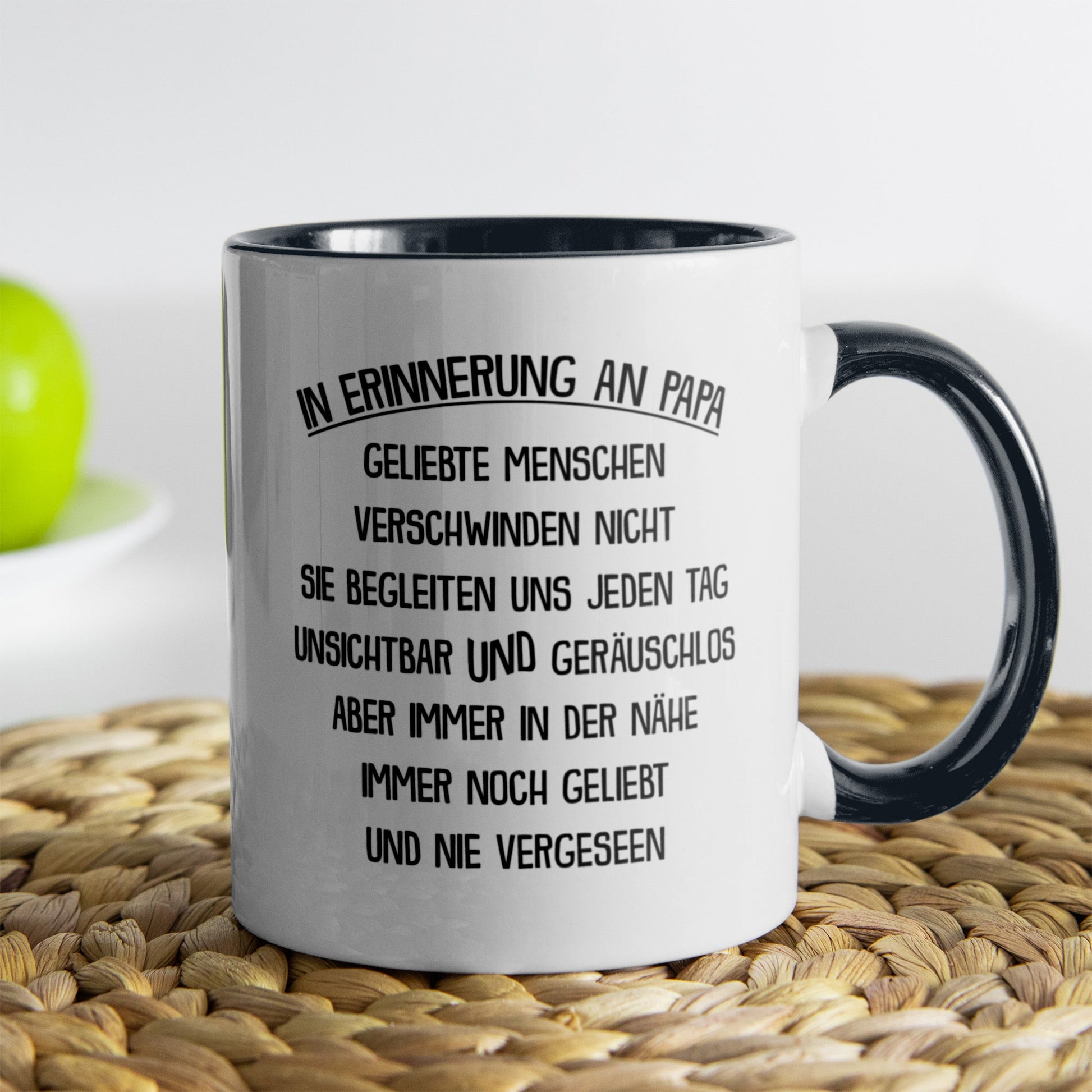 22Feels® Geschenk zum Andenken - Tasse mit Spruch: In Erinnerung An Papa (Weiss-Schwarz, 320ml)-TwoTone Tasse Weiss-Schwarz 320ml-22Feels