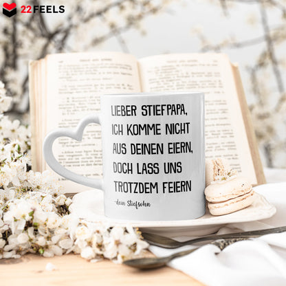 22Feels® Stiefvater Geschenk von Stiefsohn - Tasse mit Spruch: Lass uns feiern (Herzhenkel, Weiss, 320ml)-Tasse Weiss Herzhenkel 320ml-22Feels