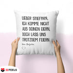 22Feels® Stiefvater Geschenk - Kissen mit Spruch (Weiss 40x40cm)-Kissen Weiss 40x40-22Feels