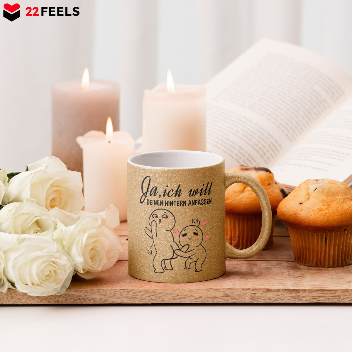 22Feels® Geschenk zur Verlobung - Glitzertasse mit Spruch (Gold, 320ml)-Glitzertasse Gold 325ml-22Feels