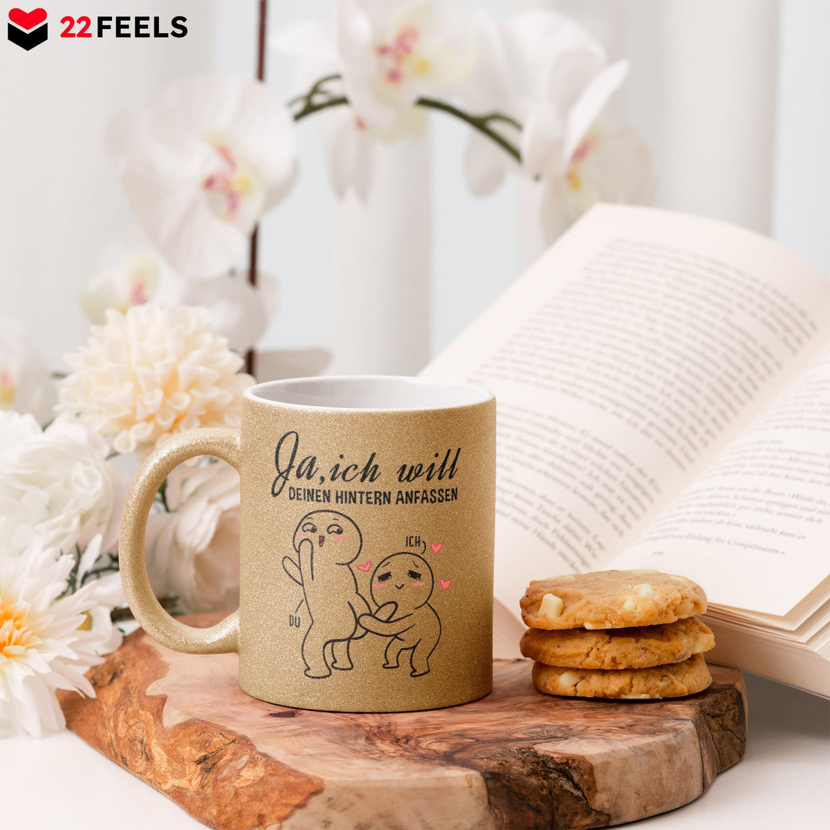 22Feels® Geschenk zur Verlobung - Glitzertasse mit Spruch (Gold, 320ml)-Glitzertasse Gold 325ml-22Feels
