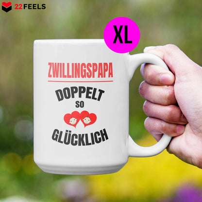 22Feels® Geschenk für Zwillingsväter - XL Tasse mit Spruch: Doppelt So Glücklich (Weiss, 440ml)-Weisse XL Tasse 440ml-22Feels