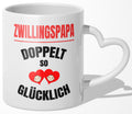 22Feels® Geschenk für Zwillingsväter - Tasse mit Spruch: Doppelt So Glücklich (Herzhenkel, Weiss, 320ml)-Tasse Weiss Herzhenkel 320ml-22Feels