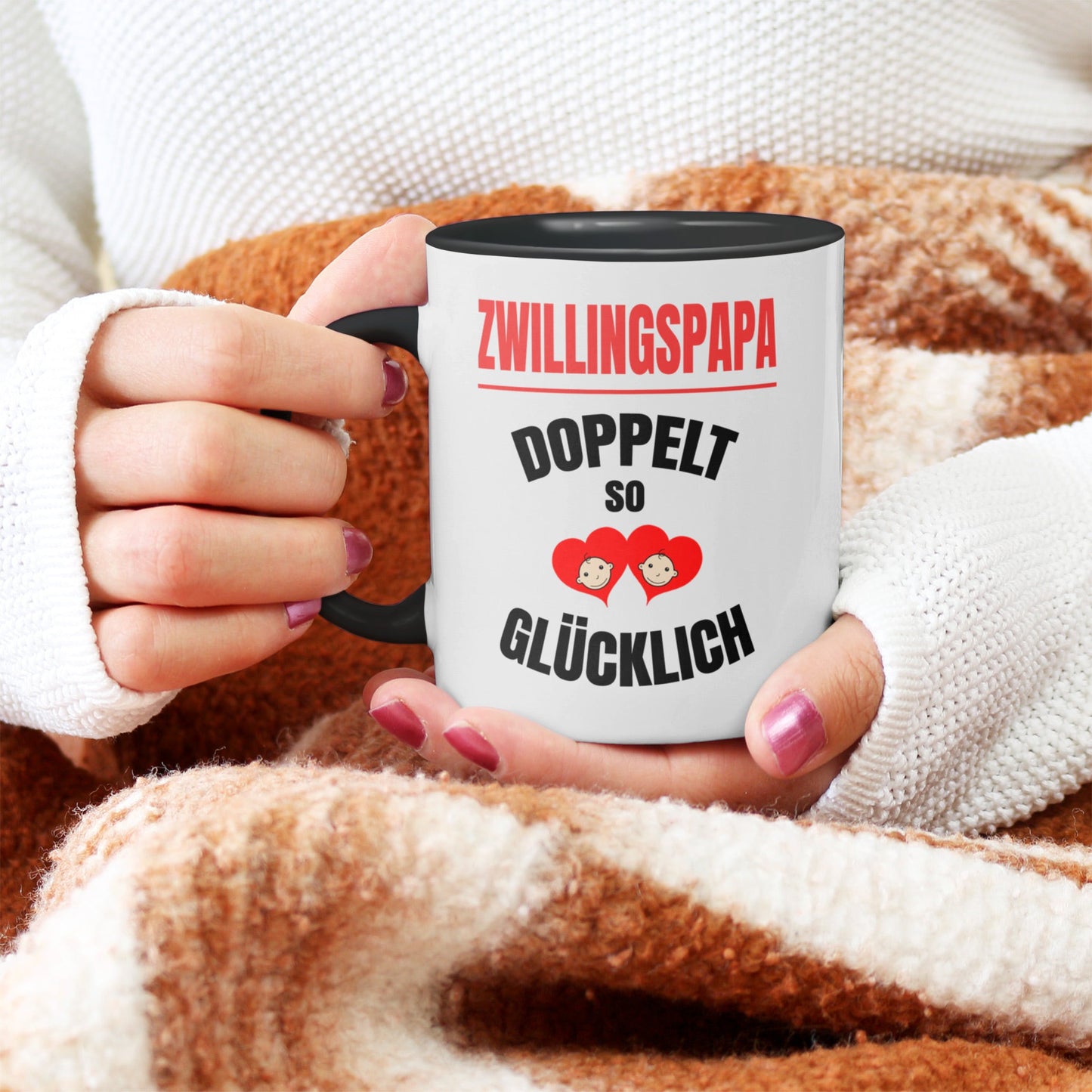 22Feels® Geschenk für Zwillingsväter - Tasse mit Spruch: Doppelt So Glücklich (Weiss-Schwarz, 320ml)-TwoTone Tasse Weiss-Schwarz 320ml-22Feels