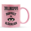 22Feels® Geschenk für Zwillingsväter - Glitzertasse mit Spruch: Doppelt So Glücklich (Pink, 320ml)-Glitzertasse Pink 320ml-22Feels