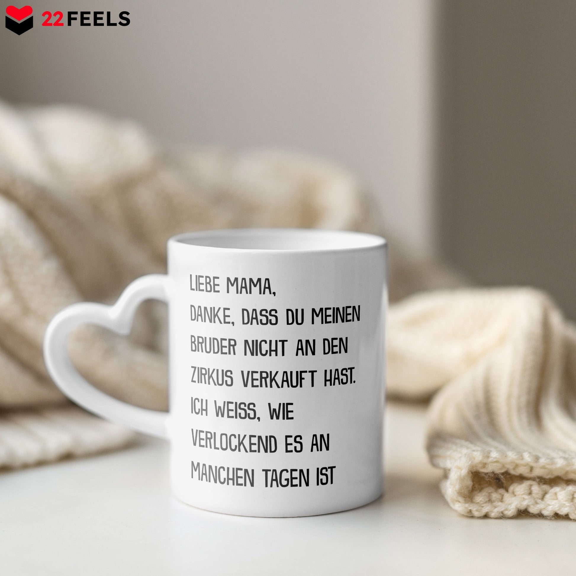 22Feels® Geschenk für Mamas - Tasse mit Spruch: Zirkus 'Bruder' (Herzhenkel, Weiss, 320ml)-Tasse Weiss Herzhenkel 320ml-22Feels