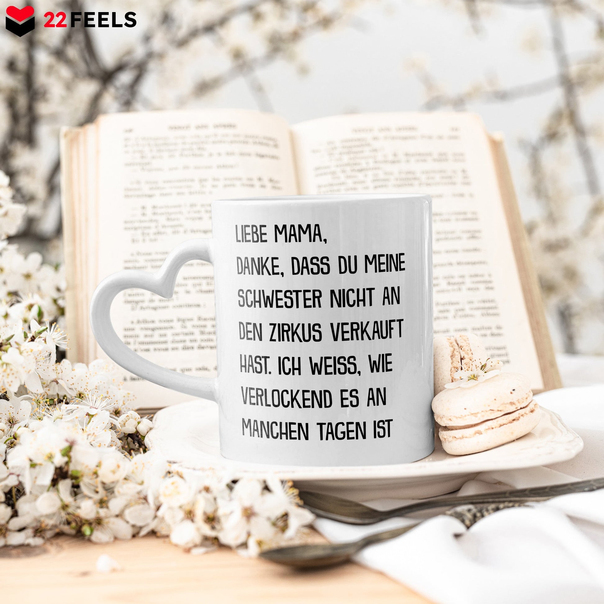 22Feels® Geschenk für Mamas - Tasse mit Spruch: Zirkus 'Schwester' (Herzhenkel, Weiss, 320ml)-Tasse Weiss Herzhenkel 320ml-22Feels