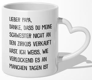 22Feels® Geschenk für Papas - Tasse mit Spruch: Zirkus 'Schwester' (Herzhenkel, Weiss, 320ml)-Tasse Weiss Herzhenkel 320ml-22Feels