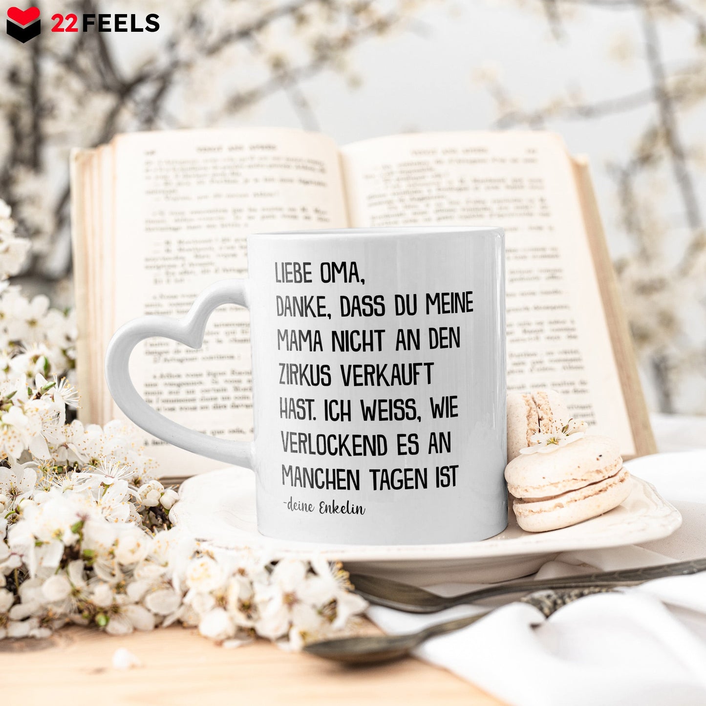 22Feels® Oma Geschenk von Enkelin - Tasse mit Spruch: Zirkus 'Mama' (Herzhenkel, Weiss, 320ml)-Tasse Weiss Herzhenkel 320ml-22Feels