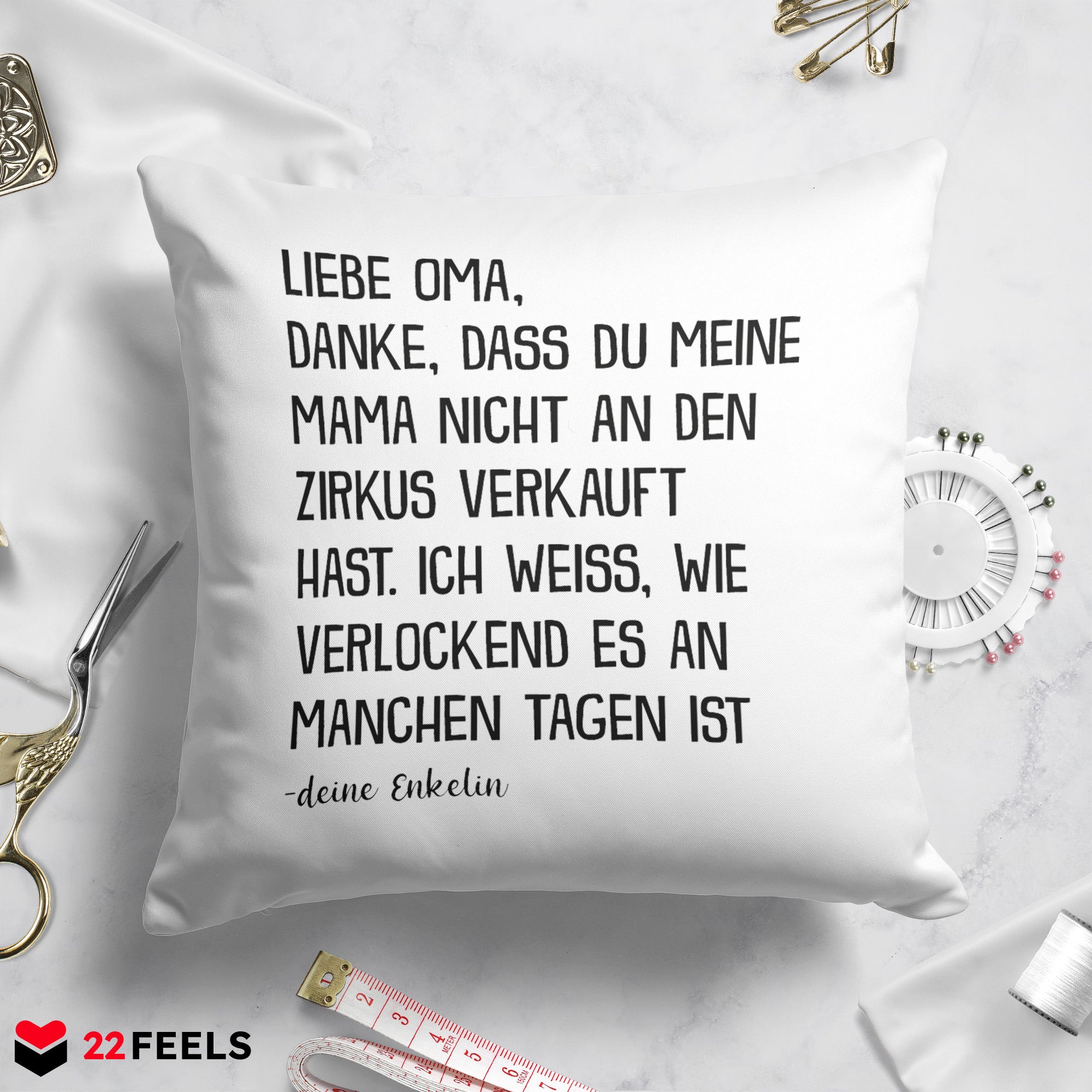 22Feels® Oma Geschenk von Enkelin - Kissen mit Spruch (Weiss 40x40cm)-Kissen Weiss 40x40-22Feels