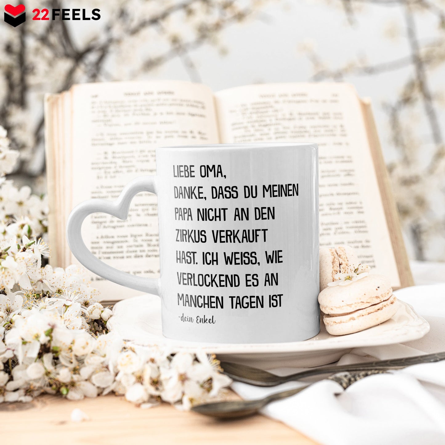 22Feels® Oma Geschenk von Enkel - Tasse mit Spruch: Zirkus 'Papa' (Herzhenkel, Weiss, 320ml)-Tasse Weiss Herzhenkel 320ml-22Feels