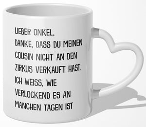 22Feels® Onkel Geschenk - Tasse mit Spruch: Zirkus 'Cousin' (Herzhenkel, Weiss, 320ml)-Tasse Weiss Herzhenkel 320ml-22Feels
