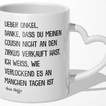 22Feels® Onkel Geschenk von Neffe - Tasse mit Spruch: Zirkus 'Cousin' (Herzhenkel, Weiss, 320ml)-Tasse Weiss Herzhenkel 320ml-22Feels
