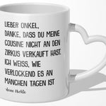 22Feels® Onkel Geschenk von Nichte - Tasse mit Spruch: Zirkus 'Cousine' (Herzhenkel, Weiss, 320ml)-Tasse Weiss Herzhenkel 320ml-22Feels