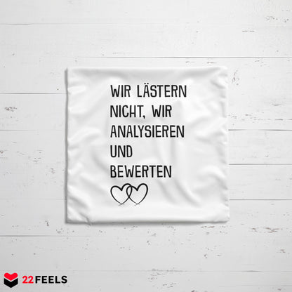 22Feels® Beste Freundin Geschenk - Kissen mit Spruch: Wir lästern nicht (Weiss 40x40cm)-Kissen Weiss 40x40-22Feels