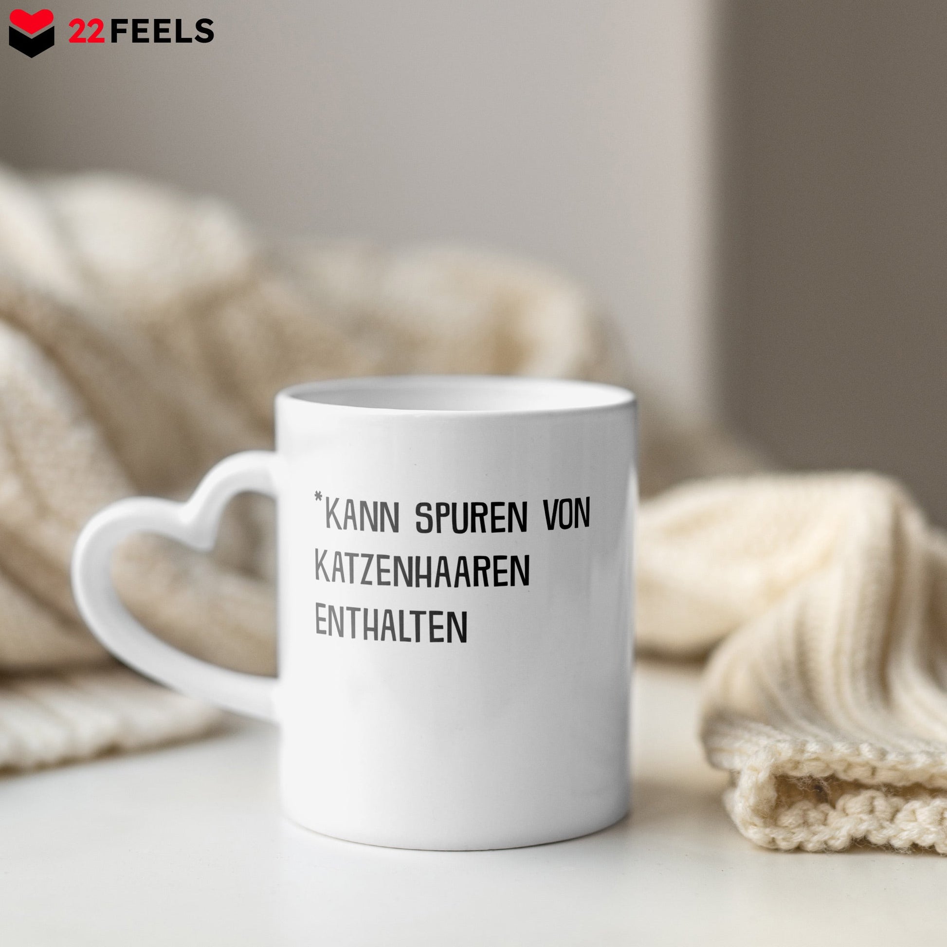 22Feels® Geschenk für Katzenfans - Tasse mit Spruch: Kann Spuren Von Katzenhaaren Enthalten (Herzhenkel, Weiss, 320ml)-Tasse Weiss Herzhenkel 320ml-22Feels