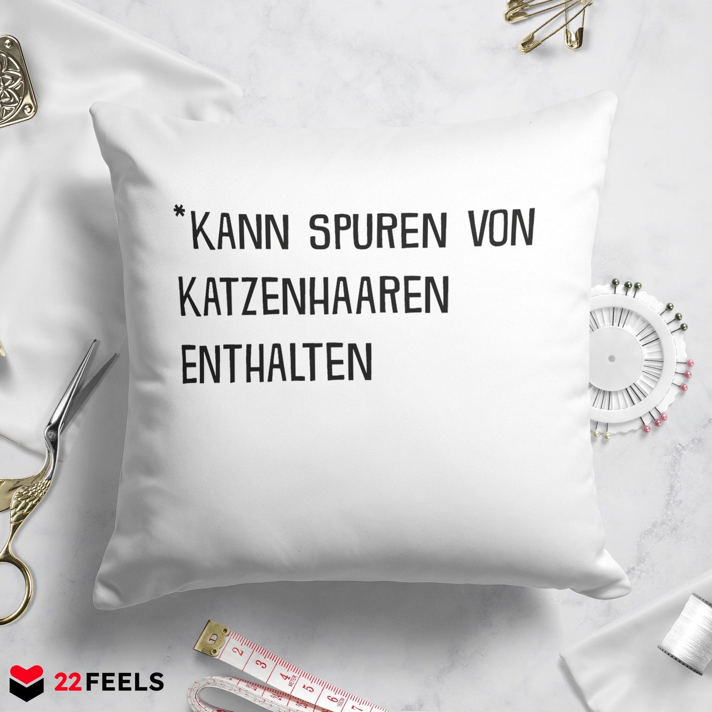 22Feels® Geschenk für Katzenfans - Kissen mit Spruch: Kann Spuren Von Katzenhaaren Enthalten (Weiss 40x40cm)-Kissen Weiss 40x40-22Feels
