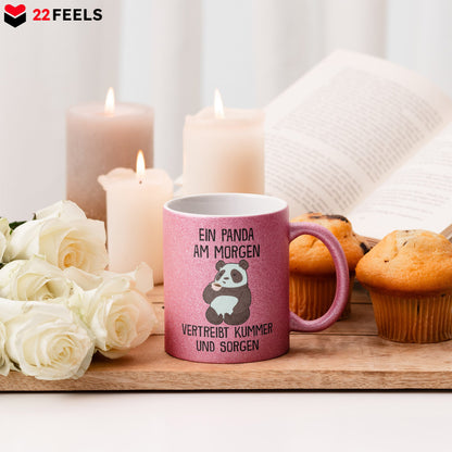 22Feels® Glitzertasse mit Panda Tiermotiv - Büro Geschenkidee - Spruch: Kummer und Sorgen (Pink, 320ml)-Glitzertasse Pink 320ml-22Feels