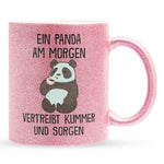 22Feels® Glitzertasse mit Panda Tiermotiv - Büro Geschenkidee - Spruch: Kummer und Sorgen (Pink, 320ml)-Glitzertasse Pink 320ml-22Feels