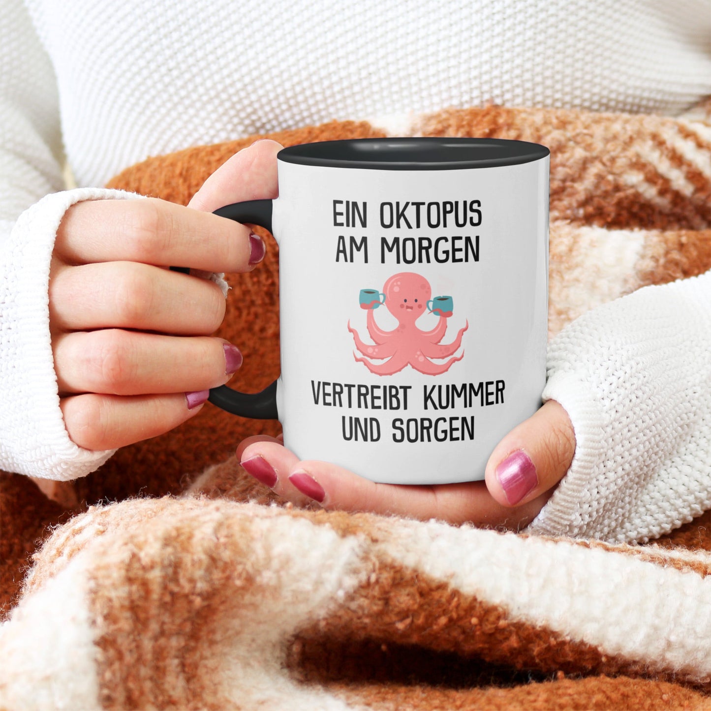 22Feels® Tasse mit Oktopus Tiermotiv - Büro Geschenkidee - Spruch: Kummer und Sorgen (Weiss-Schwarz, 320ml)-TwoTone Tasse Weiss-Schwarz 320ml-22Feels
