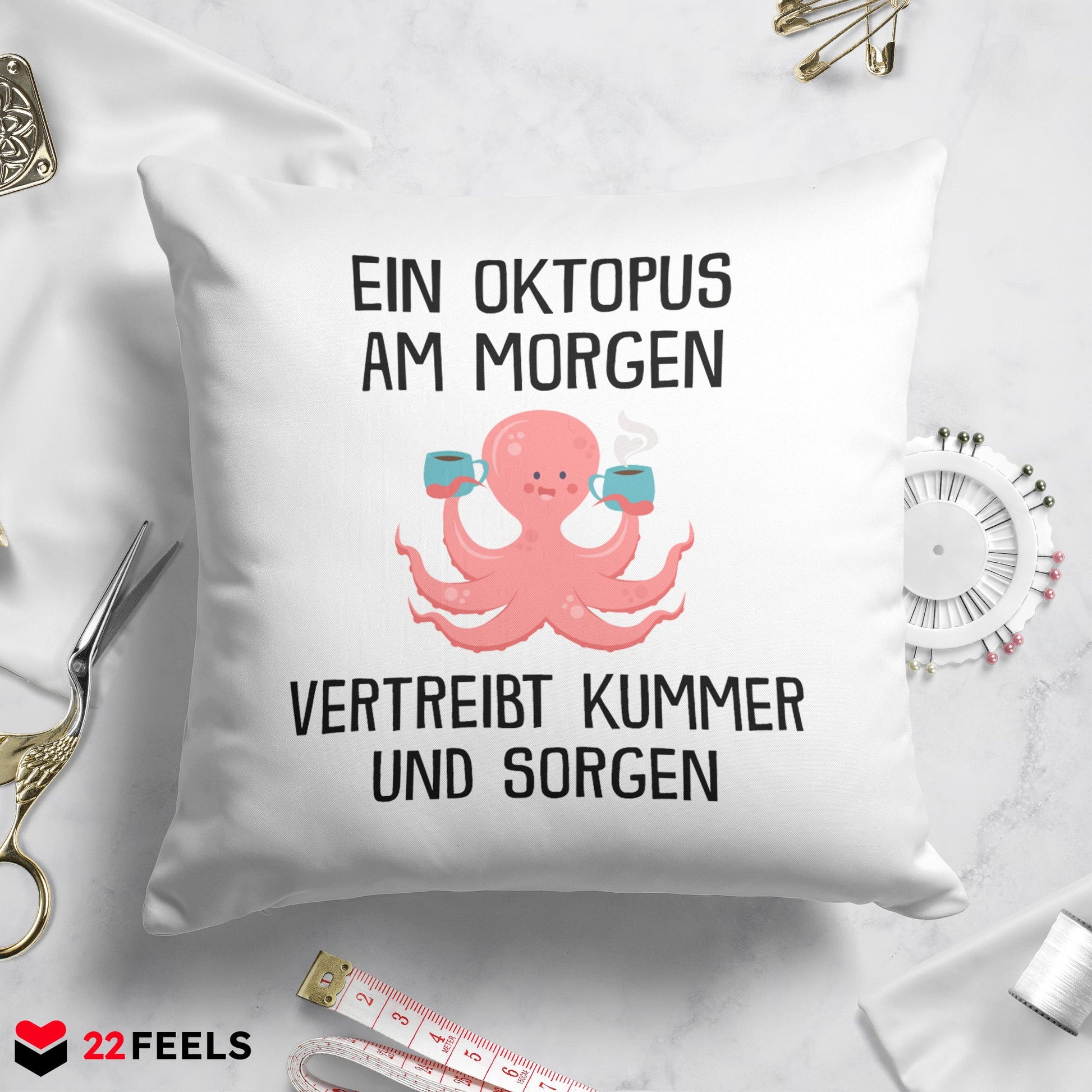 22Feels® Kissen mit Oktopus Tiermotiv - Büro Geschenkidee - Spruch: Kummer und Sorgen (Weiss, 40x40cm)-Kissen Weiss 40x40-22Feels