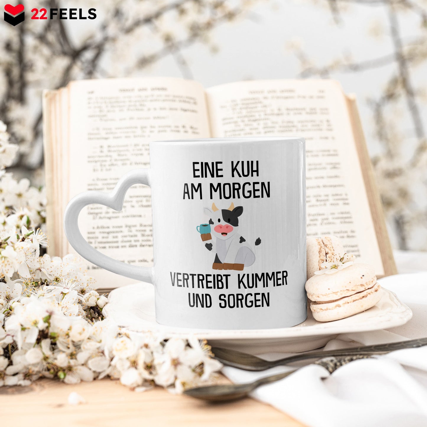 22Feels® Tasse mit Kuh Tiermotiv - Büro Geschenkidee - Spruch: Kummer und Sorgen (Herzhenkel, Weiss, 320ml)-Tasse Weiss Herzhenkel 320ml-22Feels