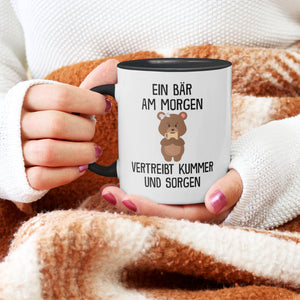 22Feels® Tasse mit Bär Tiermotiv - Büro Geschenkidee - Kummer und Sorgen Spruch (Weiss-Schwarz, 320ml)-TwoTone Tasse Weiss-Schwarz 320ml-22Feels