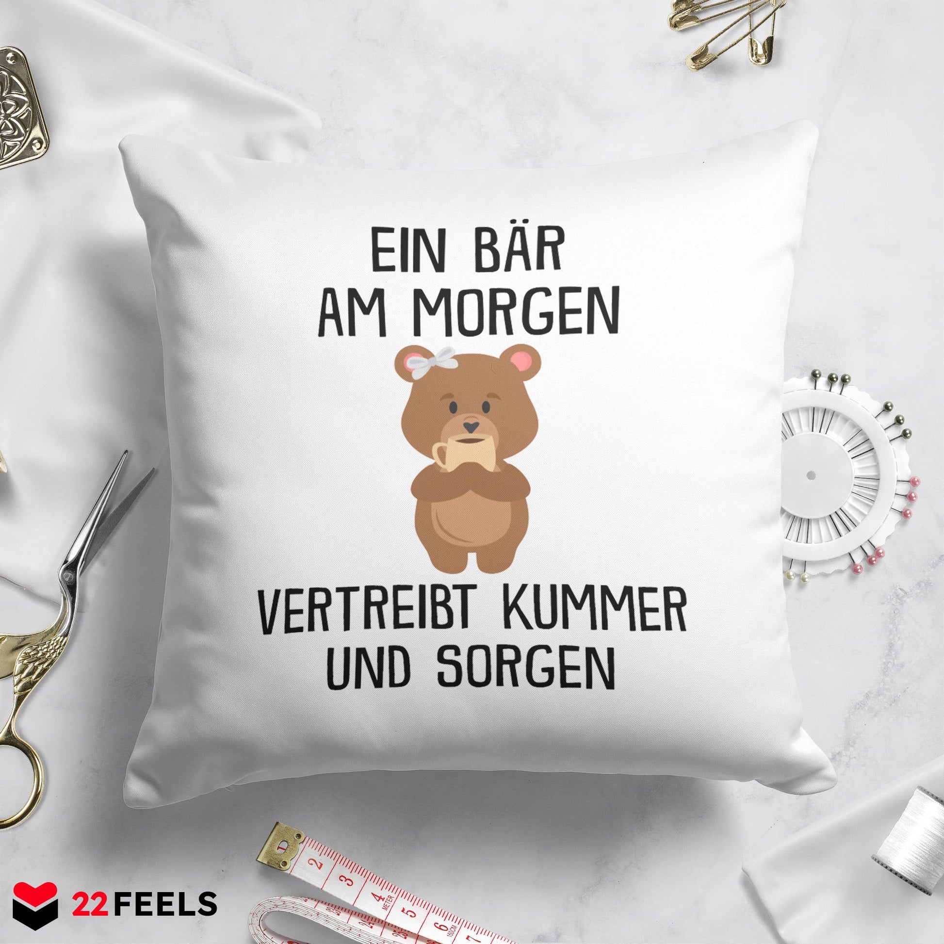 22Feels® Kissen mit Bär Tiermotiv - Büro Geschenkidee - Kummer und Sorgen Spruch (Weiss, 40x40cm)-Kissen Weiss 40x40-22Feels