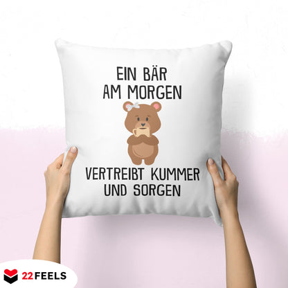 22Feels® Kissen mit Bär Tiermotiv - Büro Geschenkidee - Kummer und Sorgen Spruch (Weiss, 40x40cm)-Kissen Weiss 40x40-22Feels