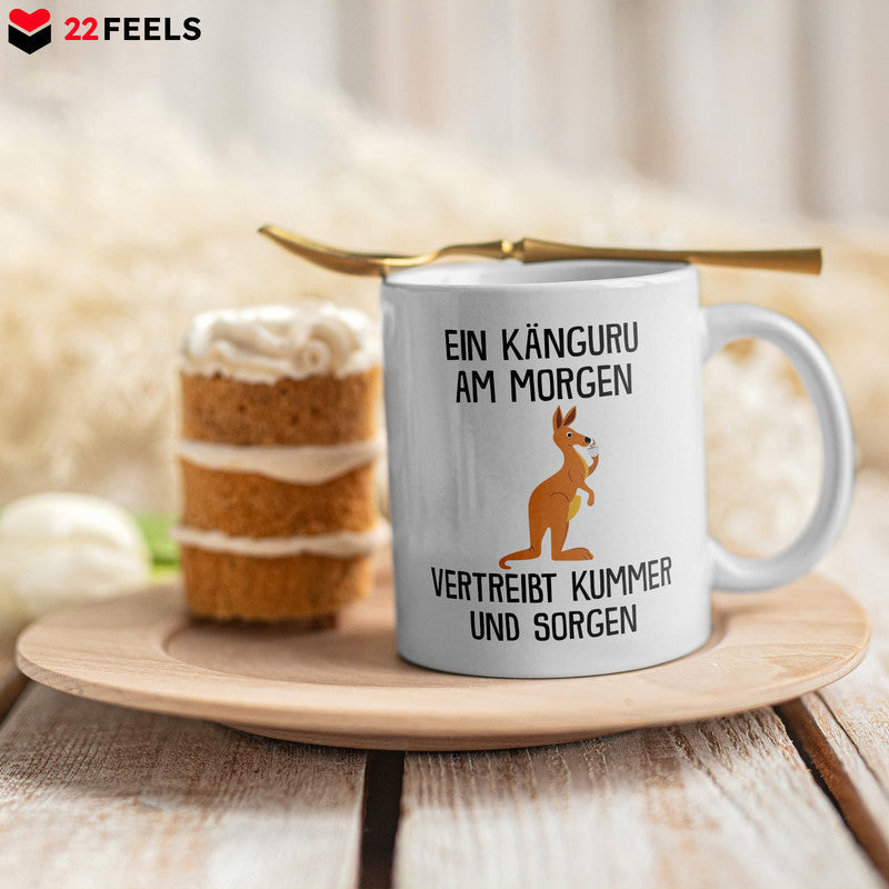 22Feels® Tasse mit Känguru Tiermotiv - Büro Geschenkidee - Spruch: Kummer und Sorgen (Weiss, 320ml)-Weisse Tasse 320ml-22Feels