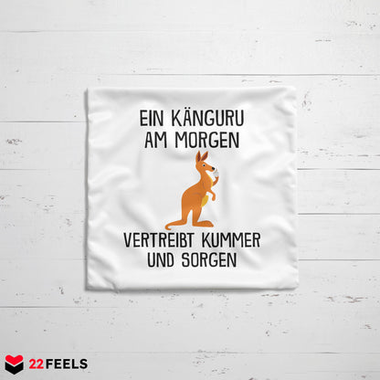 22Feels® Kissen mit Känguru Tiermotiv - Büro Geschenkidee - Spruch: Kummer und Sorgen (Weiss, 40x40cm)-Kissen Weiss 40x40-22Feels