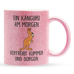 22Feels® Glitzertasse mit Känguru Tiermotiv - Büro Geschenkidee - Spruch: Kummer und Sorgen (Pink, 320ml)-Glitzertasse Pink 320ml-22Feels