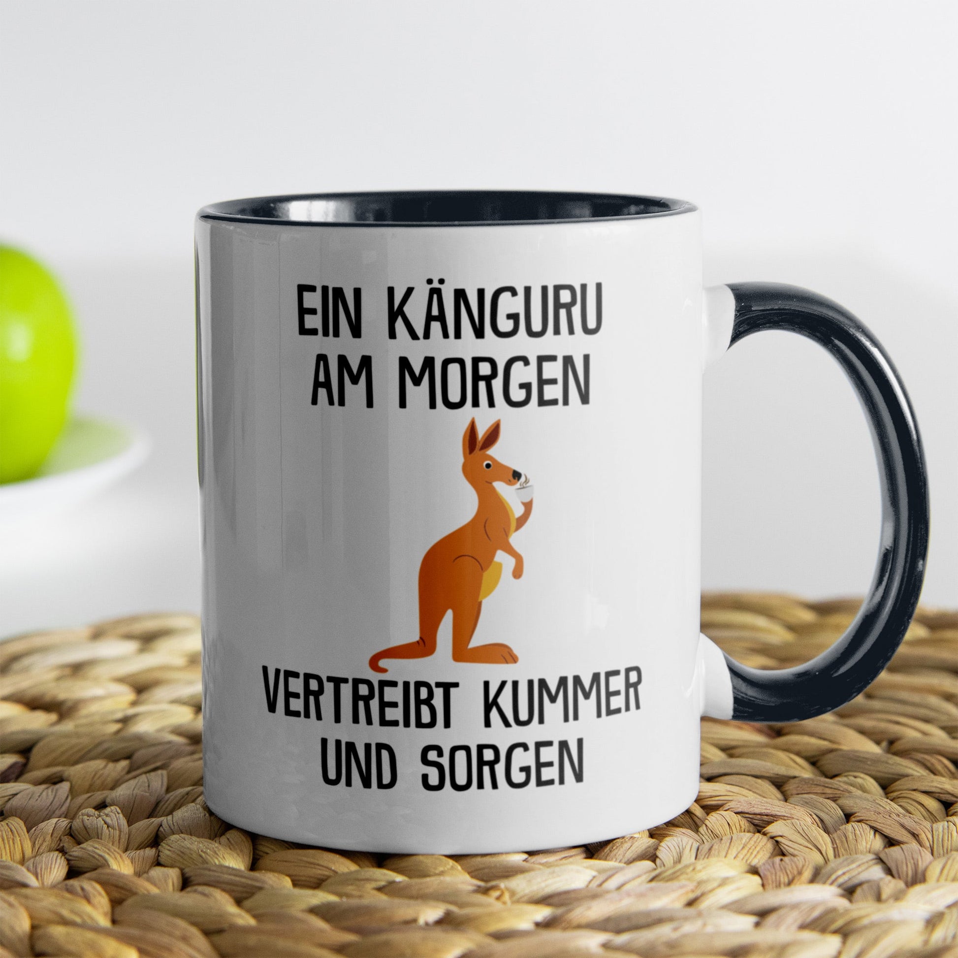 22Feels® Tasse mit Känguru Tiermotiv - Büro Geschenkidee - Spruch: Kummer und Sorgen (Weiss-Schwarz, 320ml)-TwoTone Tasse Weiss-Schwarz 320ml-22Feels