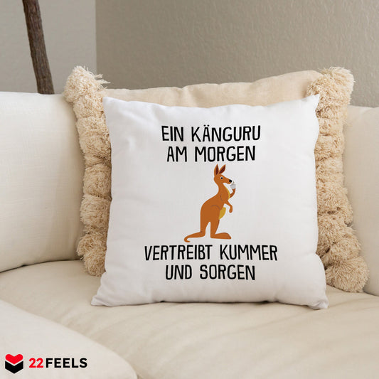 22Feels® Kissen mit Känguru Tiermotiv - Büro Geschenkidee - Spruch: Kummer und Sorgen (Weiss, 40x40cm)-Kissen Weiss 40x40-22Feels