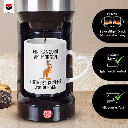 22Feels® Tasse mit Känguru Tiermotiv - Büro Geschenkidee - Spruch: Kummer und Sorgen (Herzhenkel, Weiss, 320ml)-Tasse Weiss Herzhenkel 320ml-22Feels