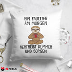 22Feels® Kissen mit Faultier Tiermotiv - Büro Geschenkidee - Spruch: Kummer und Sorgen (Weiss, 40x40cm)-Kissen Weiss 40x40-22Feels