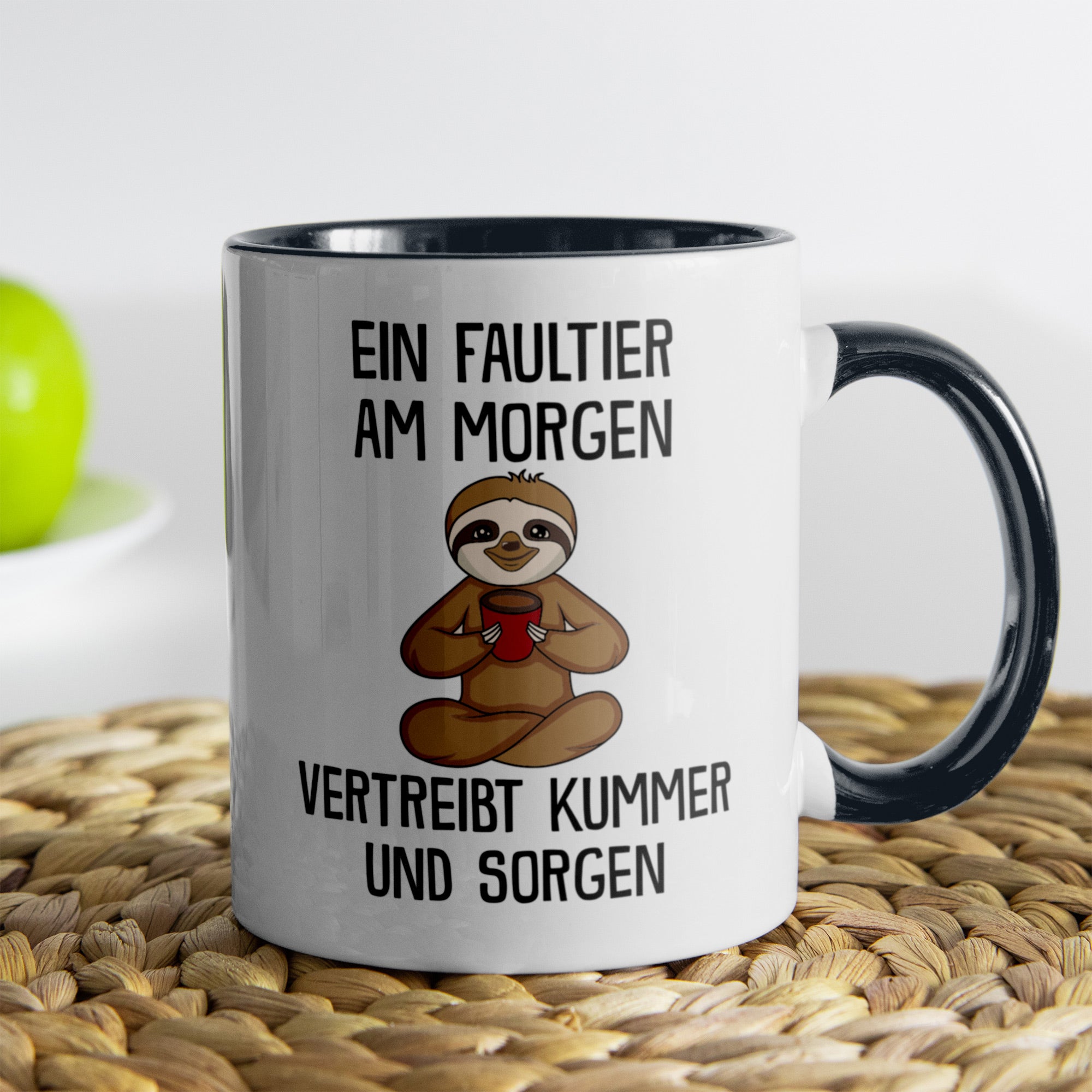22Feels® Tasse mit Faultier Tiermotiv - Büro Geschenkidee - Spruch: Kummer und Sorgen (Weiss-Schwarz, 320ml)-TwoTone Tasse Weiss-Schwarz 320ml-22Feels