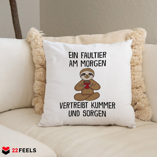 22Feels® Kissen mit Faultier Tiermotiv - Büro Geschenkidee - Spruch: Kummer und Sorgen (Weiss, 40x40cm)-Kissen Weiss 40x40-22Feels