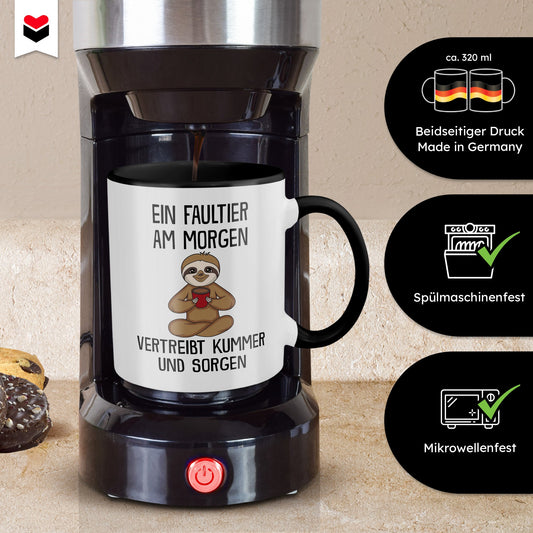 22Feels® Tasse mit Faultier Tiermotiv - Büro Geschenkidee - Spruch: Kummer und Sorgen (Weiss-Schwarz, 320ml)-TwoTone Tasse Weiss-Schwarz 320ml-22Feels