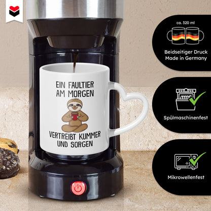 22Feels® Tasse mit Faultier Tiermotiv - Büro Geschenkidee - Spruch: Kummer und Sorgen (Herzhenkel, Weiss, 320ml)-Tasse Weiss Herzhenkel 320ml-22Feels