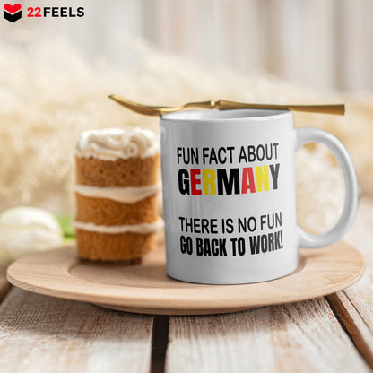 22Feels® Lustige Tasse mit Spruch: Fun Fact About Germany - Büro Geschenkidee (Weiss, 320ml)-Weisse Tasse 325ml-22Feels