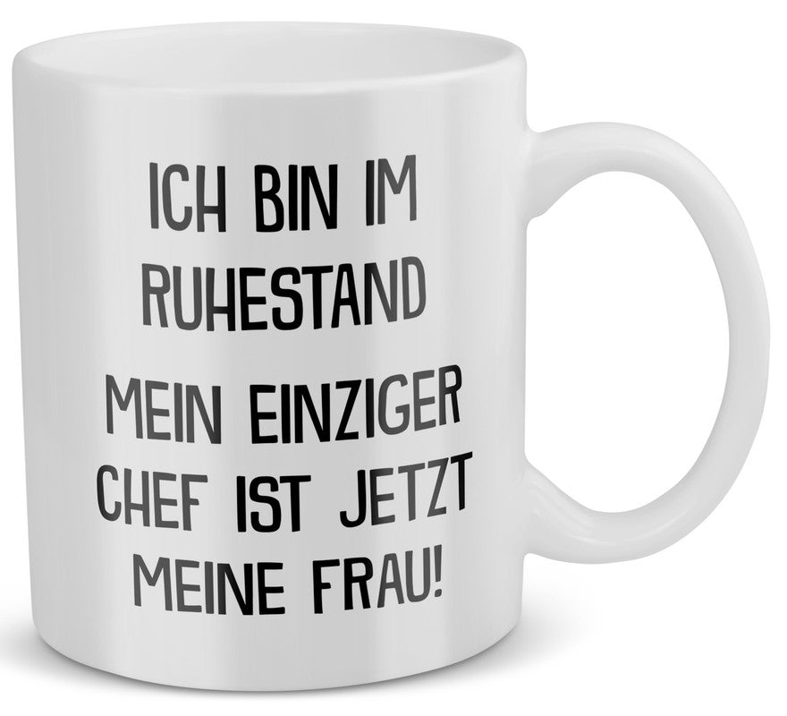 22Feels® Geschenk für Rentner - Tasse mit Spruch: Meine Frau Ist Mein Chef (Weiss, 320ml)-Weisse Tasse 320ml-22Feels