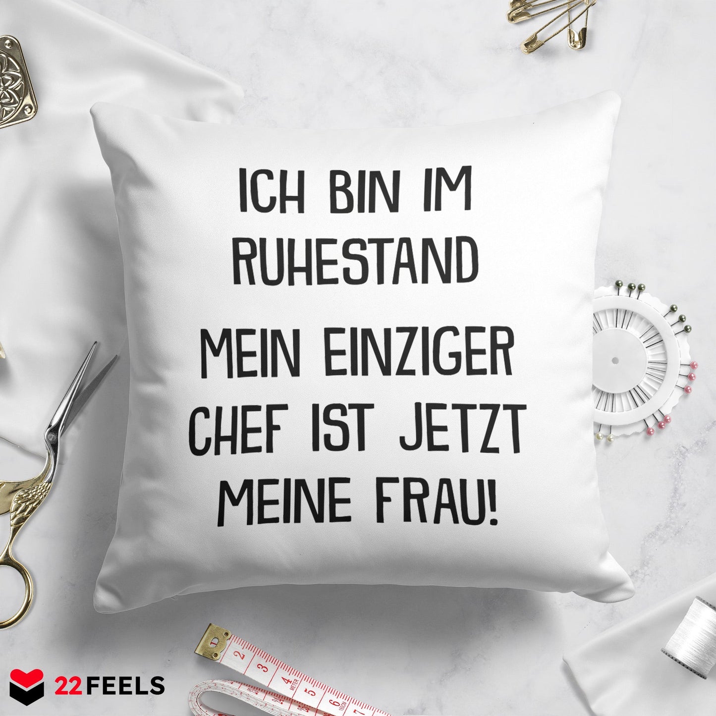 22Feels® Renteintritt Geschenk für Männer - Kissen mit Spruch (Weiss 40x40cm)-Kissen Weiss 40x40-22Feels