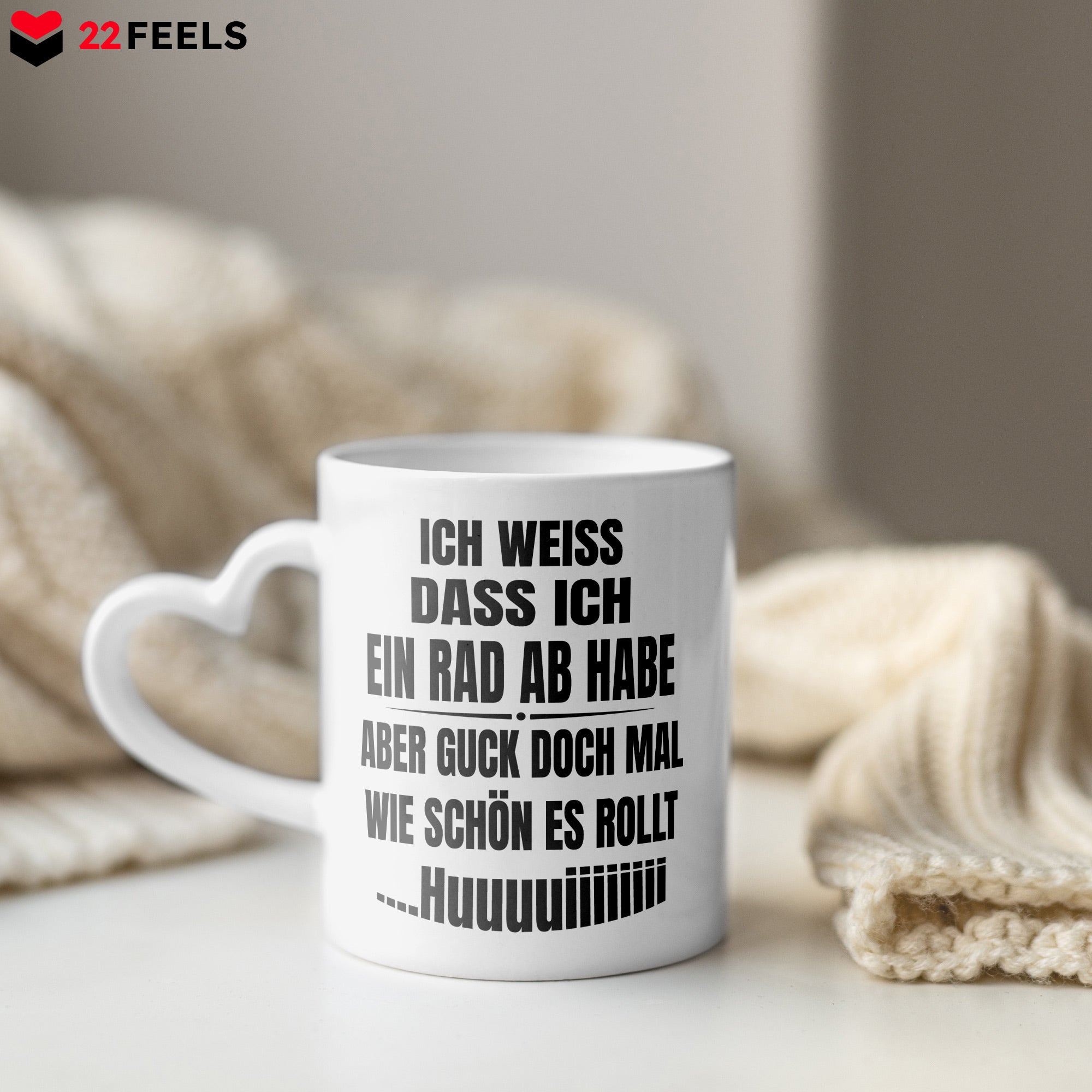 22Feels® Lustige Tasse mit Spruch: - Büro Geschenkidee (Herzhenkel, Weiss, 320ml)-Tasse Weiss Herzhenkel 320ml-22Feels