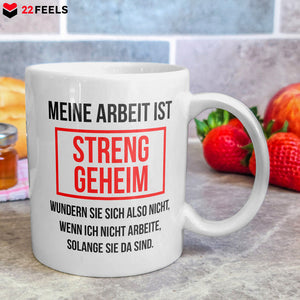 22Feels® Lustige Tasse mit Spruch: Meine Arbeit Ist Streng Geheim - Büro Geschenkidee (Weiss, 320ml)-Weisse Tasse 320ml-22Feels