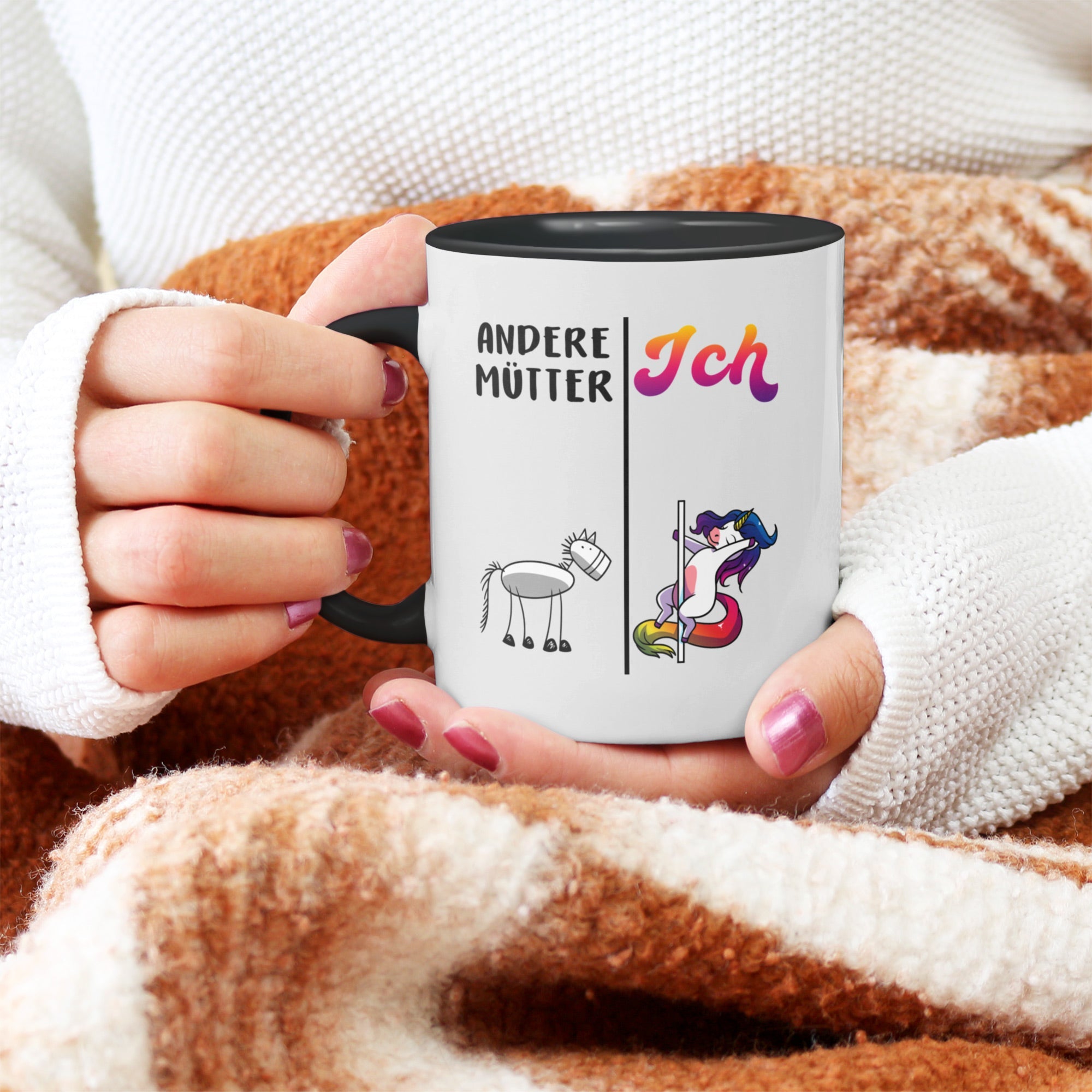 22Feels® Mama Geschenk - Tasse mit Spruch: Andere Mütter Ich (Einhorn) (Weiss-Schwarz, 320ml)-TwoTone Tasse Weiss-Schwarz 320ml-22Feels