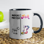 22Feels® Mama Geschenk - Tasse mit Spruch: Andere Mütter Ich (Einhorn) (Weiss-Schwarz, 320ml)-TwoTone Tasse Weiss-Schwarz 320ml-22Feels