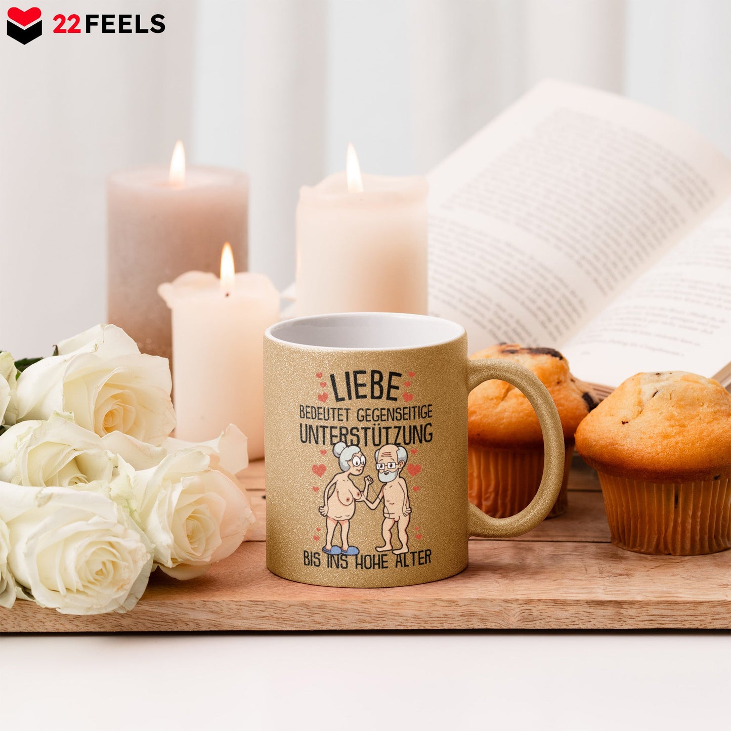 22Feels® Paar Geschenk zum Jahrestag, Hochzeitstag, Valentinstag etc. - Glitzertasse mit Spruch: Liebe bedeutet (Gold, 320ml)-Glitzertasse Gold 320ml-22Feels