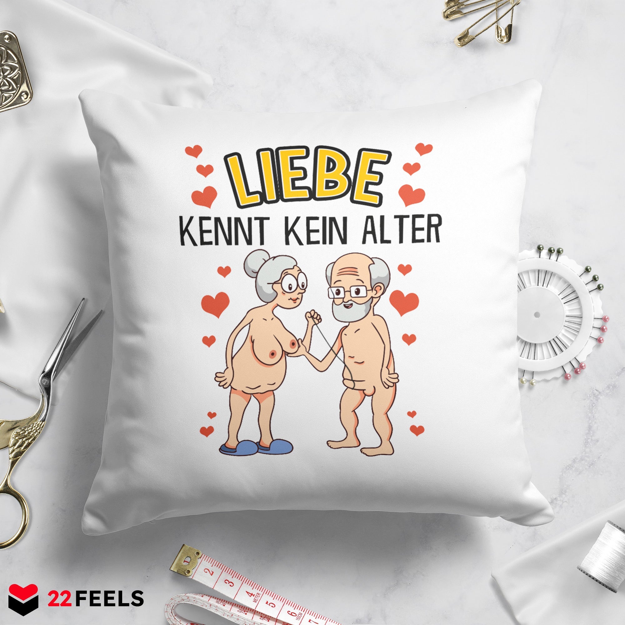 22Feels® Paar Geschenk zum Jahrestag, Hochzeitstag, Valentinstag etc. - Kissen mit Spruch: Liebe kennt kein Alter (Weiss 40x40cm)-Kissen Weiss 40x40-22Feels